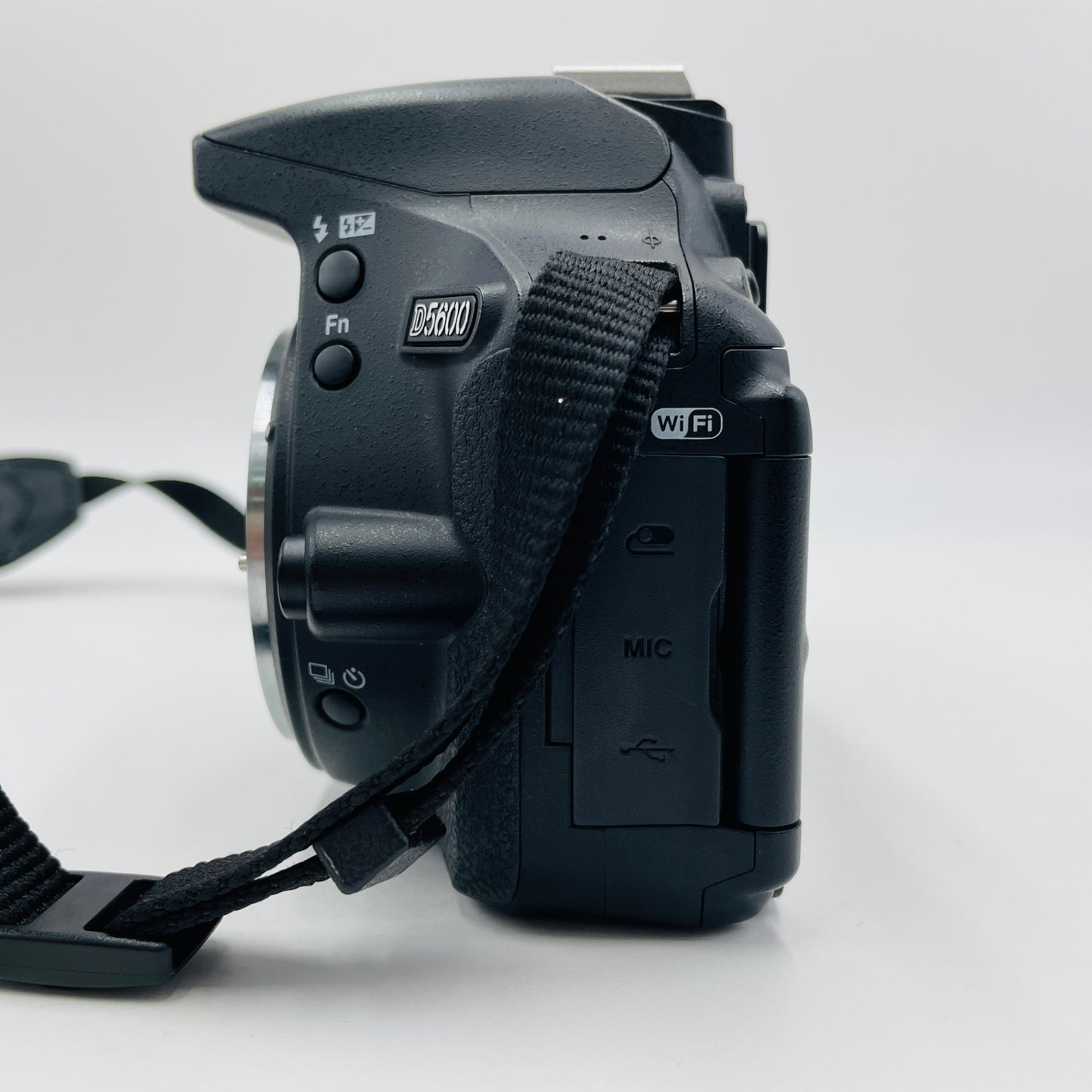 Nikon D5600 AF-P 18-55mm VR レンズキット【C4044-60】