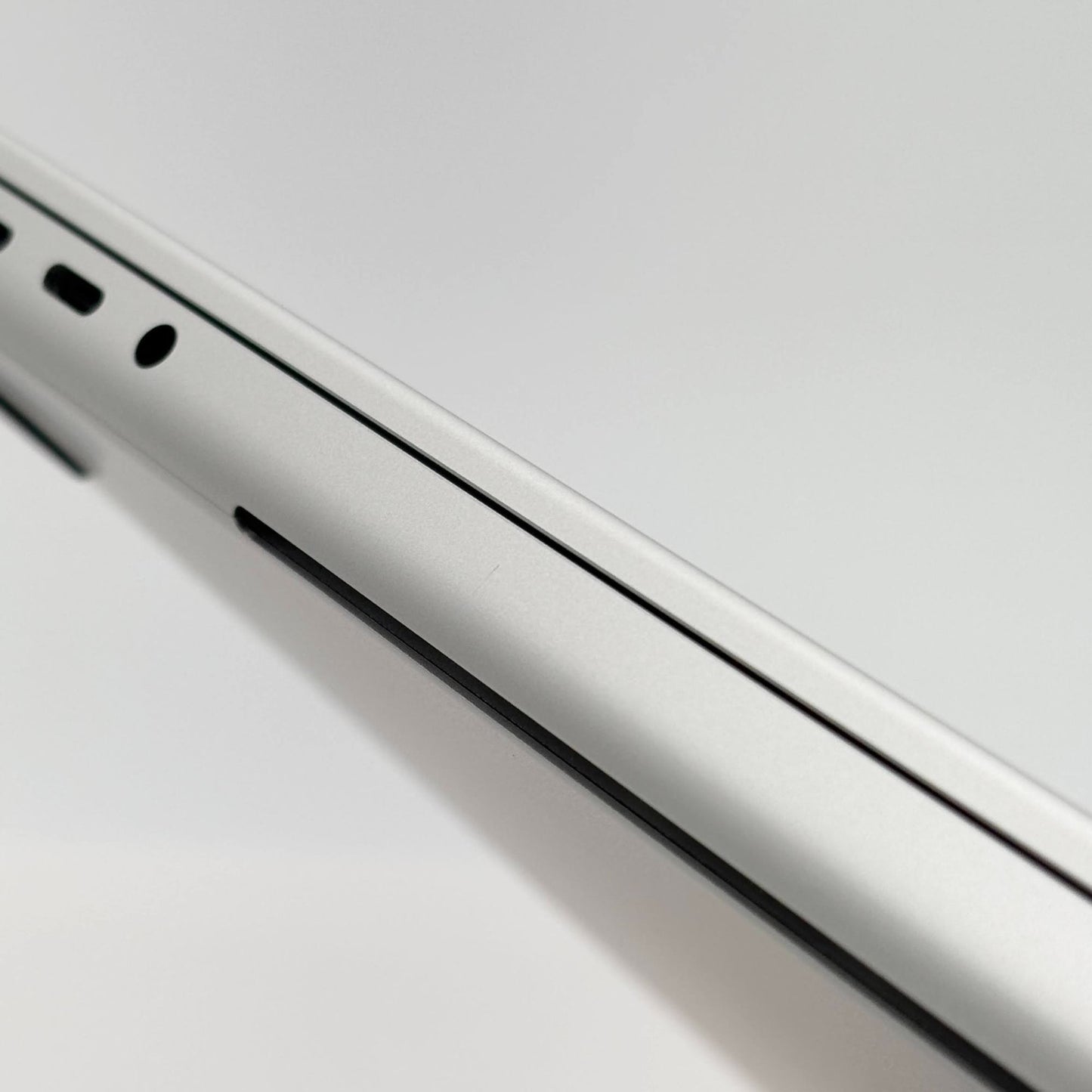 美品 バッテリー最大容量100% Apple MacBook Pro 14インチ MW2W3J/A M4 10C CPU 16GB SSD 512GB【C7742-80】