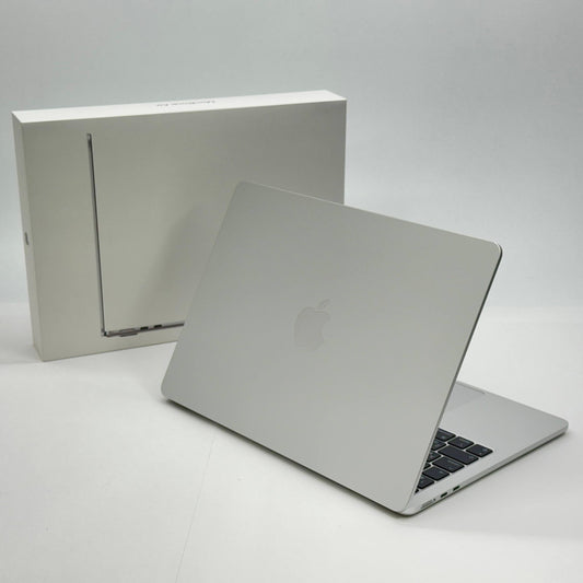 新品同様 美品 Apple MacBook Air 2025 13インチ M4 16GB SSD 256GB MW0W3J/A シルバー バッテリー最大容量100%【C7273-80】