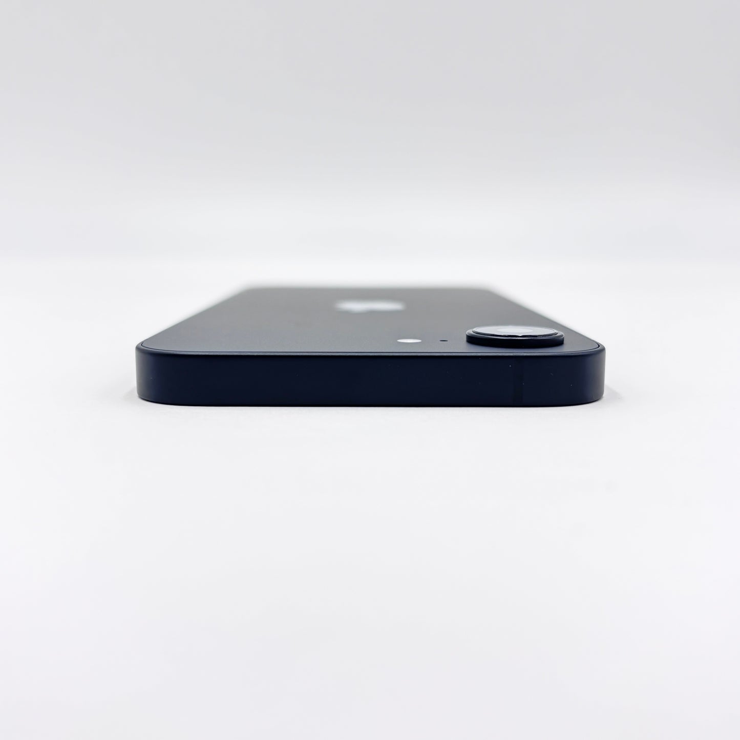 美品 Apple iPhone 16e 128GB MD1Q4J/A ブラック バッテリー最大容量100% 【C8244-C】