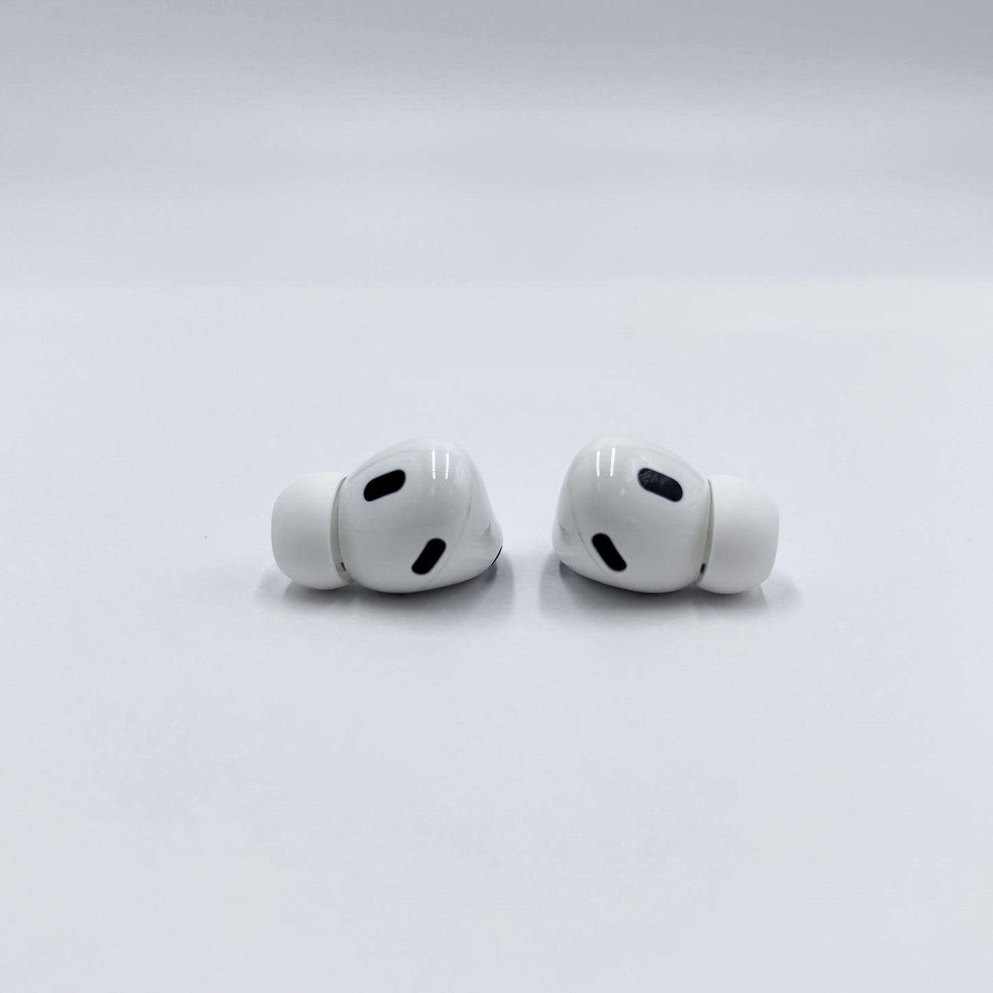 Apple AirPods Pro 第2世代 MagSafe充電ケース(USB-C)付き MTJV3J/A【C5057-60】