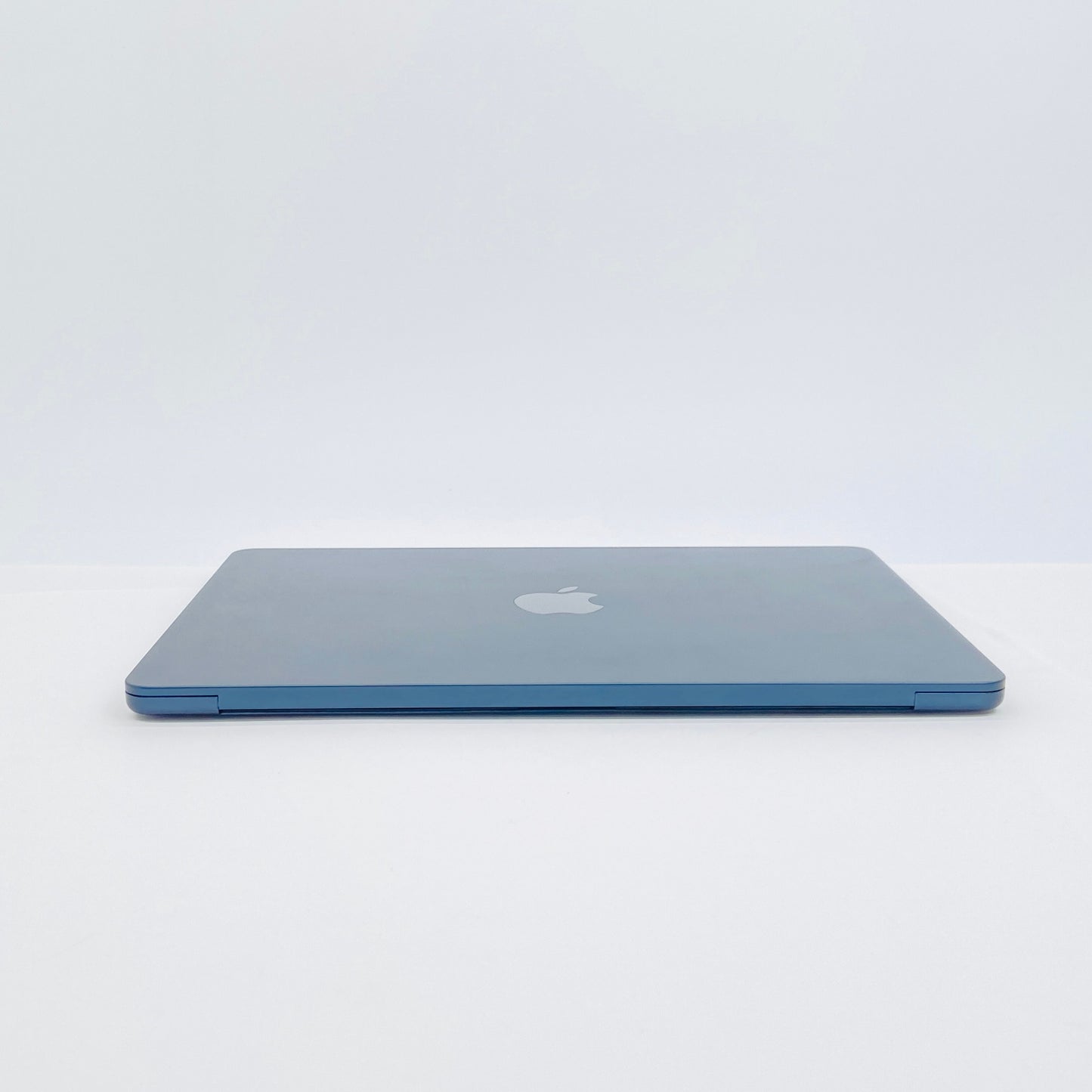 美品 MacBook Air 13インチ M5 10コアCPU 10コアGPU 16GB 512GB ミッドナイト バッテリー最大容量100%【C7795-80】