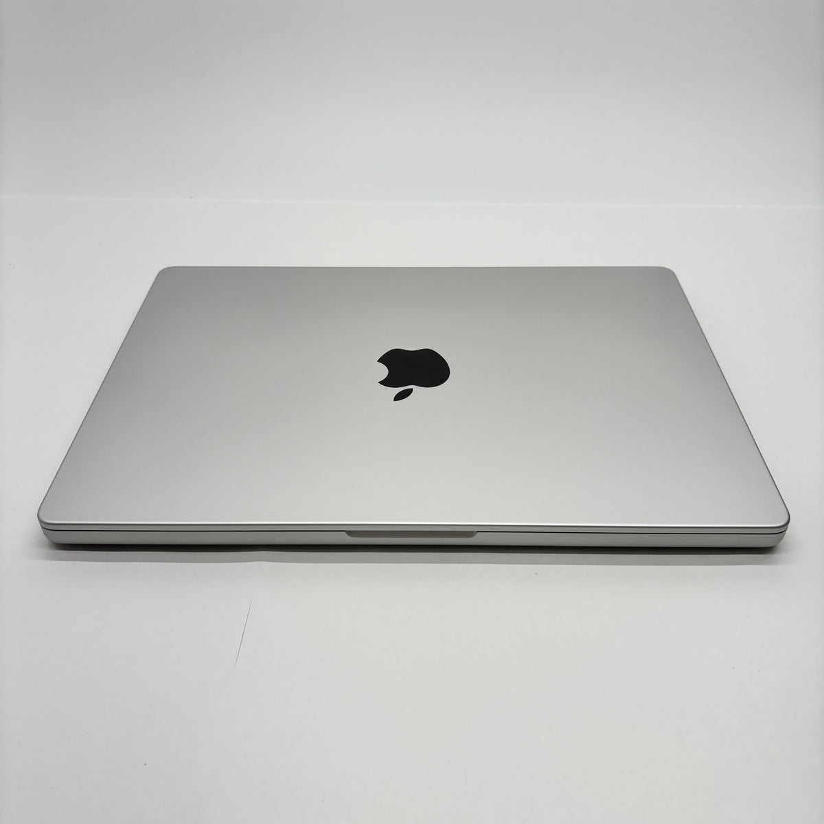 新品同様 美品 Apple MacBook Pro 14インチ M5 Pro 24GB SSD 1TB Liquid Retina XDR MGDN4J/A シルバー  バッテリー最大容量100%【C8836-80】