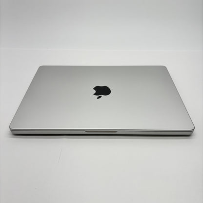 新品同様 美品 Apple MacBook Pro 14インチ M5 Pro 24GB SSD 1TB Liquid Retina XDR MGDN4J/A シルバー  バッテリー最大容量100%【C8836-80】