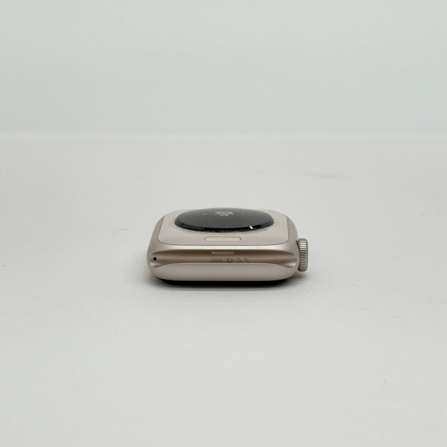 美品 Apple Watch SE (第2世代) GPSモデル 40mm MNJP3J/A スターライト【C7570-N】