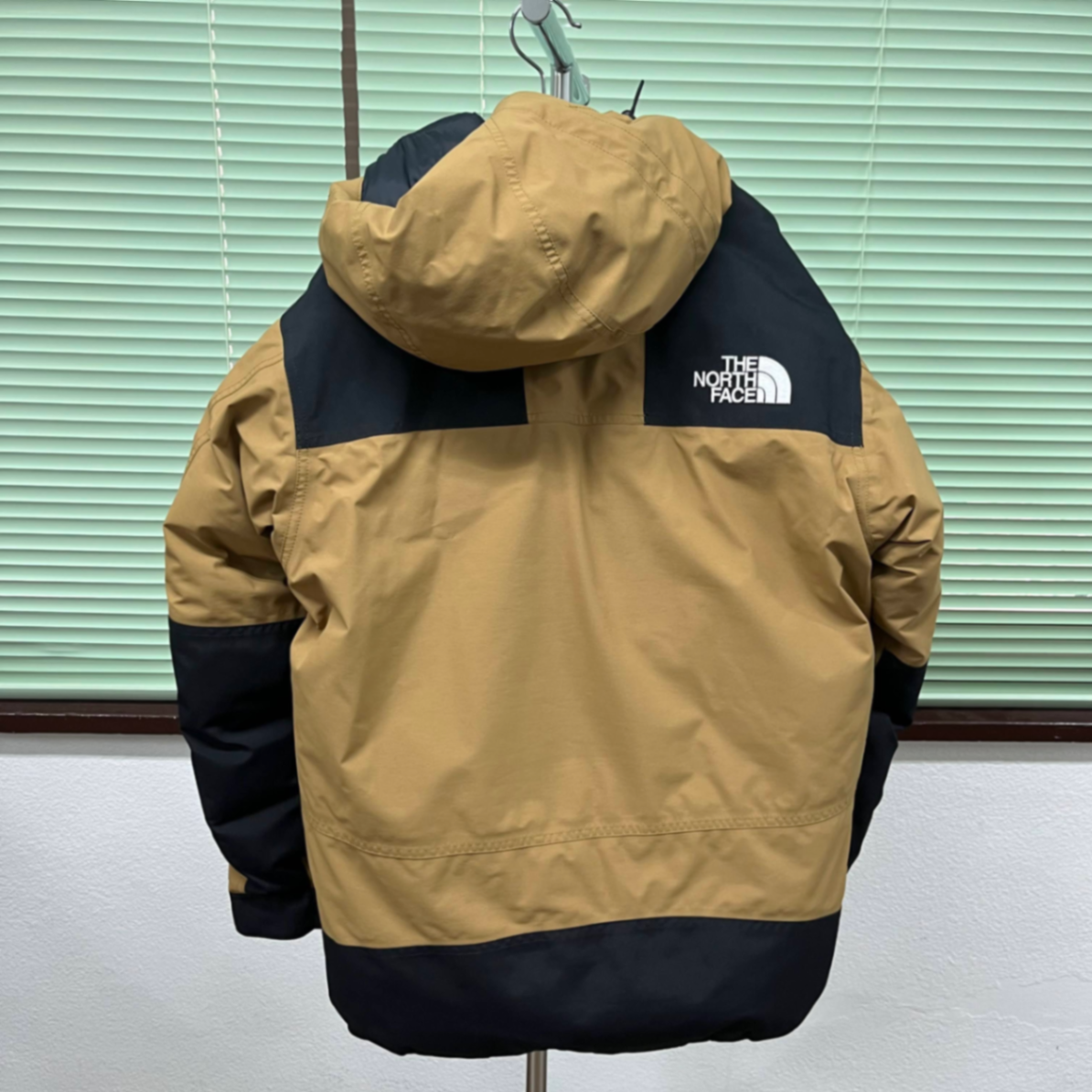 THE NORTH FACE ノースフェイス マウンテンダウンジャケット ND91930 サイズ:M【C5568】