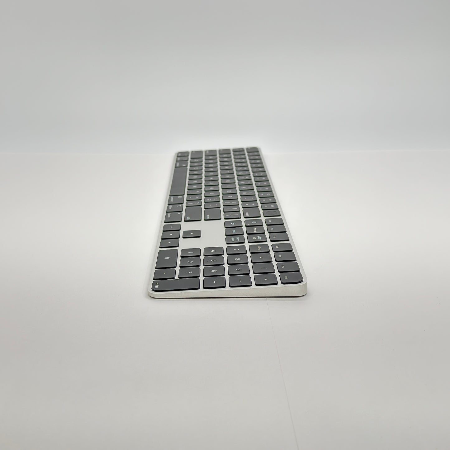 Apple Magic Keyboard with Touch ID テンキー付き 英語(US) ブラックキー 本体のみ【C6870-80】