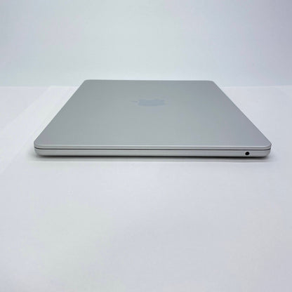 新品同様 美品 Apple MacBook Air 13インチ Early 2025 M4 10コア/16GB/SSD 256GB シルバー MW0W3J/A 充放電回数6回 バッテリー最大容量100% 【C6222-80】