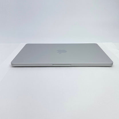 新品同様 美品 Apple MacBook Air 13インチ Early 2025 M4 10コア/16GB/SSD 256GB シルバー MW0W3J/A 充放電回数6回 バッテリー最大容量100% 【C6222-80】