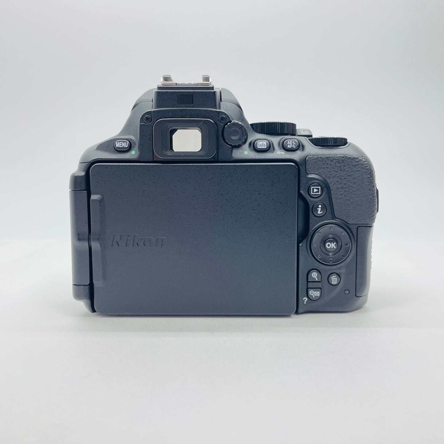 Nikon D5600 18-55mm & 70-300mm　ダブルズームキット 【C4726-60】