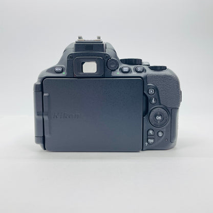 Nikon D5600 18-55mm & 70-300mm　ダブルズームキット 【C4726-60】