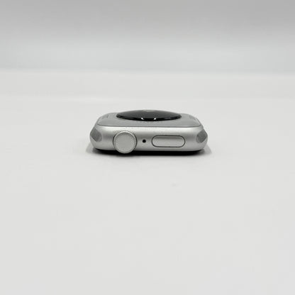 美品 Apple Watch SE 第2世代 GPSモデル 40mm MNJV3J/A バッテリー最大容量86%【C8879-60】