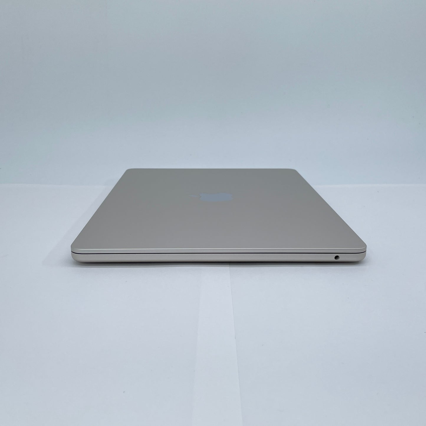 MacBook Air 13.6-inch M2 2022 8コアCPU 8コアGPU 8GB 256GB MLY13J/A バッテリー最大容量90% スターライト 付属品完備【C6525-80】