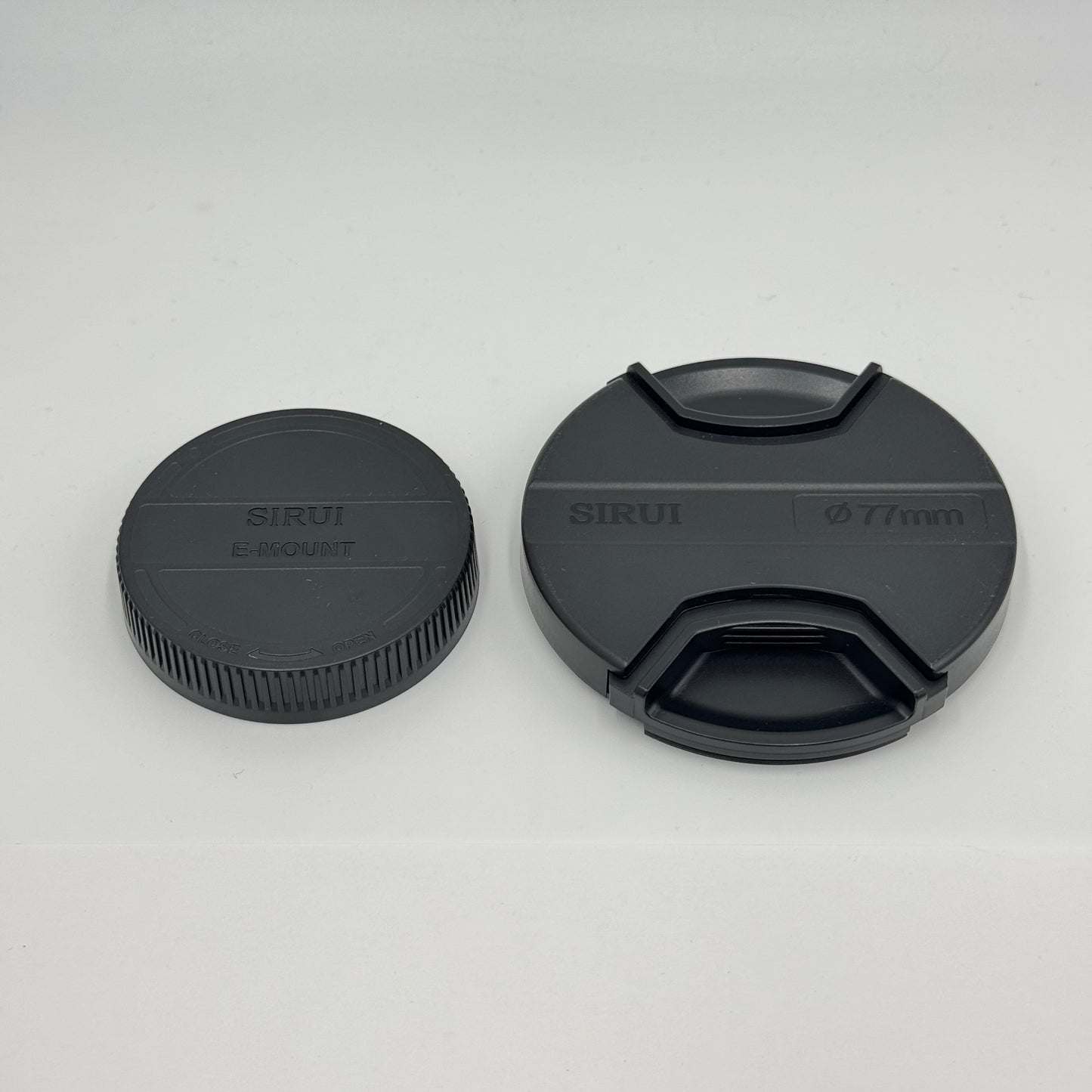 美品 SIRUI 20mm T1.8 1.33x AF Anamorphic ソニーEマウント【C8189-60】