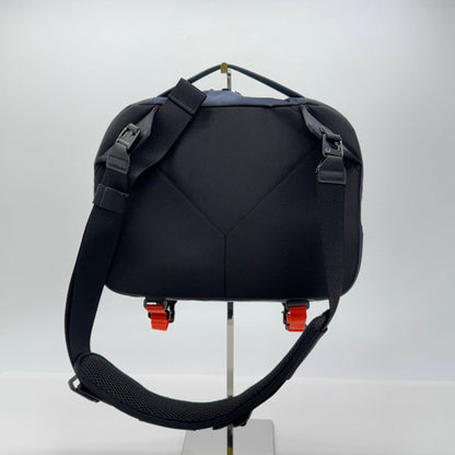 美品 BLACK EMBER ブラックエンバー GRIP-SLING ネイビー ショルダーバッグ カメラインサートREV HOOK V-BUCKLE STRAP付き【C7546】