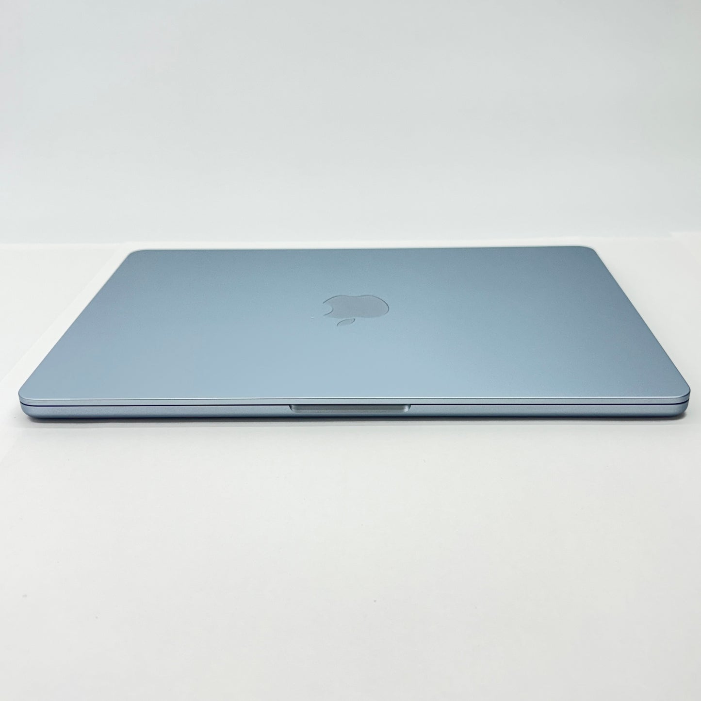 新品同様 美品 MacBook Air 13インチ M4 2025 10コアCPU 8コアGPU 16GB 256GB USキー 充放電回数10回 バッテリー最大容量100%【C5499-80】