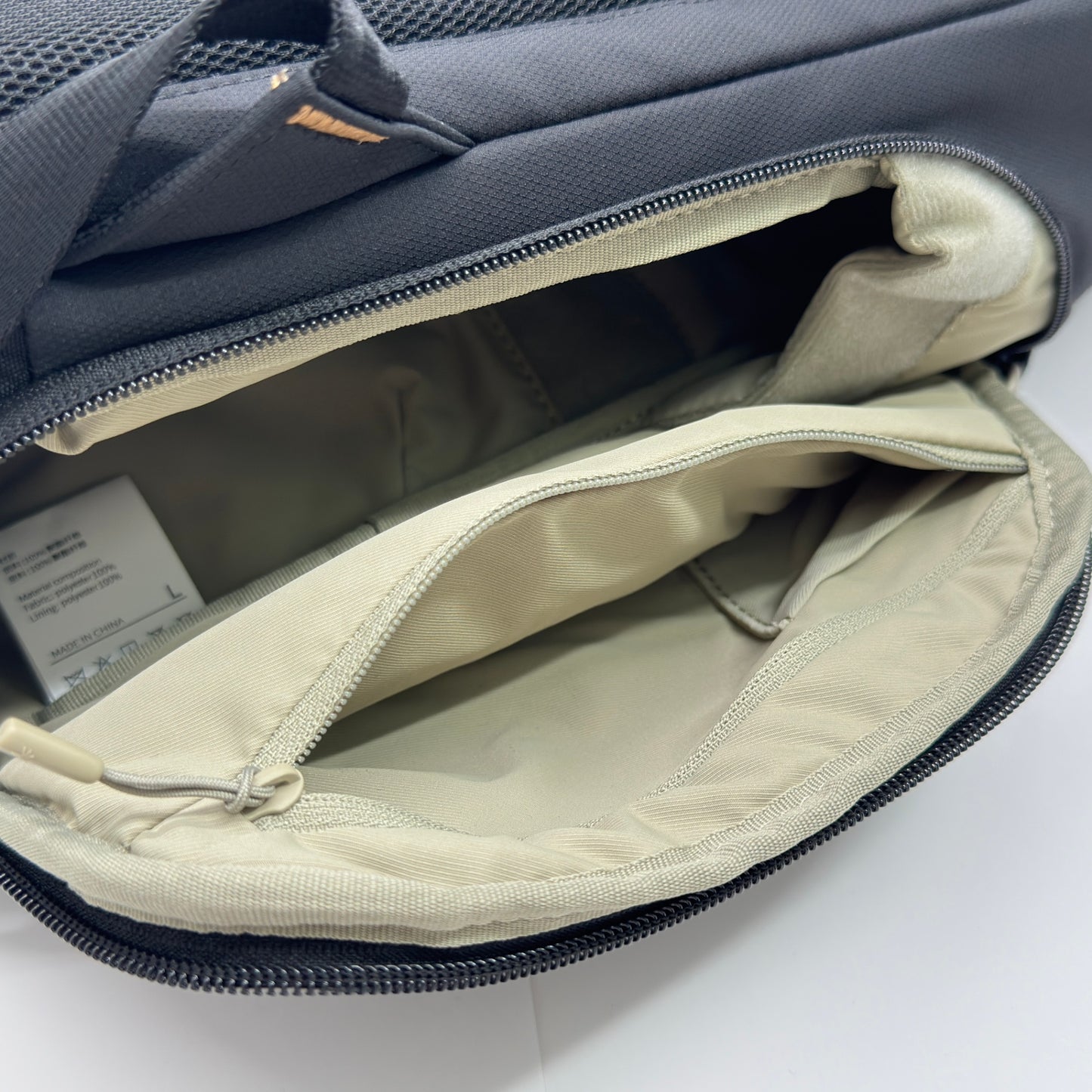 未使用 OneGo Lite Backpack 12L (マットブラック) バックパック　カメラバッグ【C7566-100】