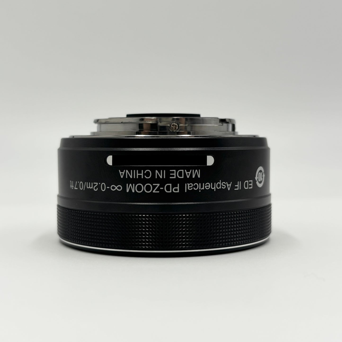美品 Nikon 1 J5 標準パワーズームレンズキット ミラーレス一眼【C8172-60】