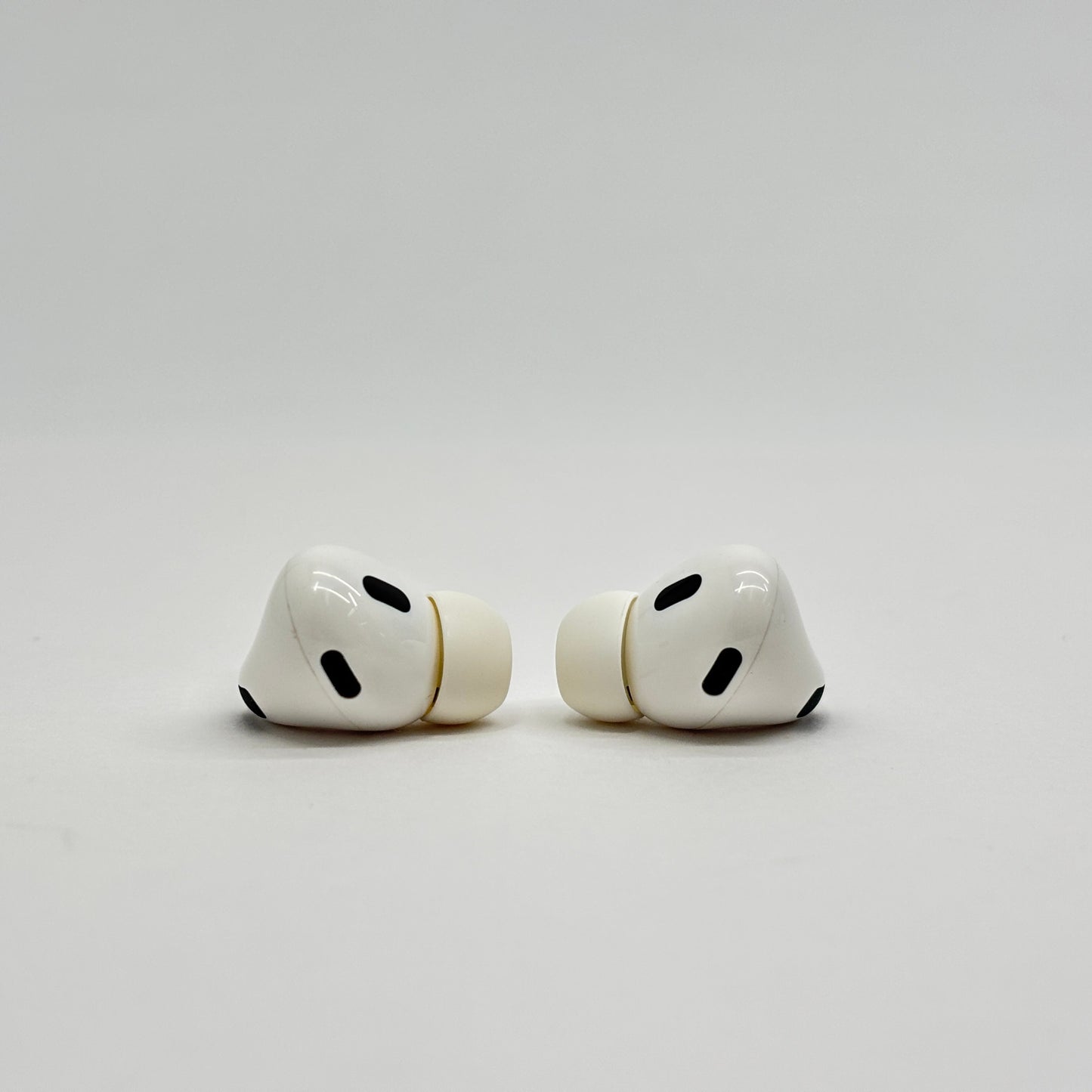 Apple AirPods Pro 第2世代 ワイヤレスイヤホン USB-C【C8730-C】