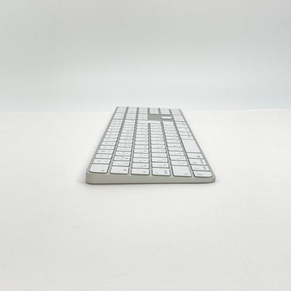 美品 Touch ID搭載 Magic Keyboard（テンキー付き）日本語配列 MMMR3J/A【C6981-80】