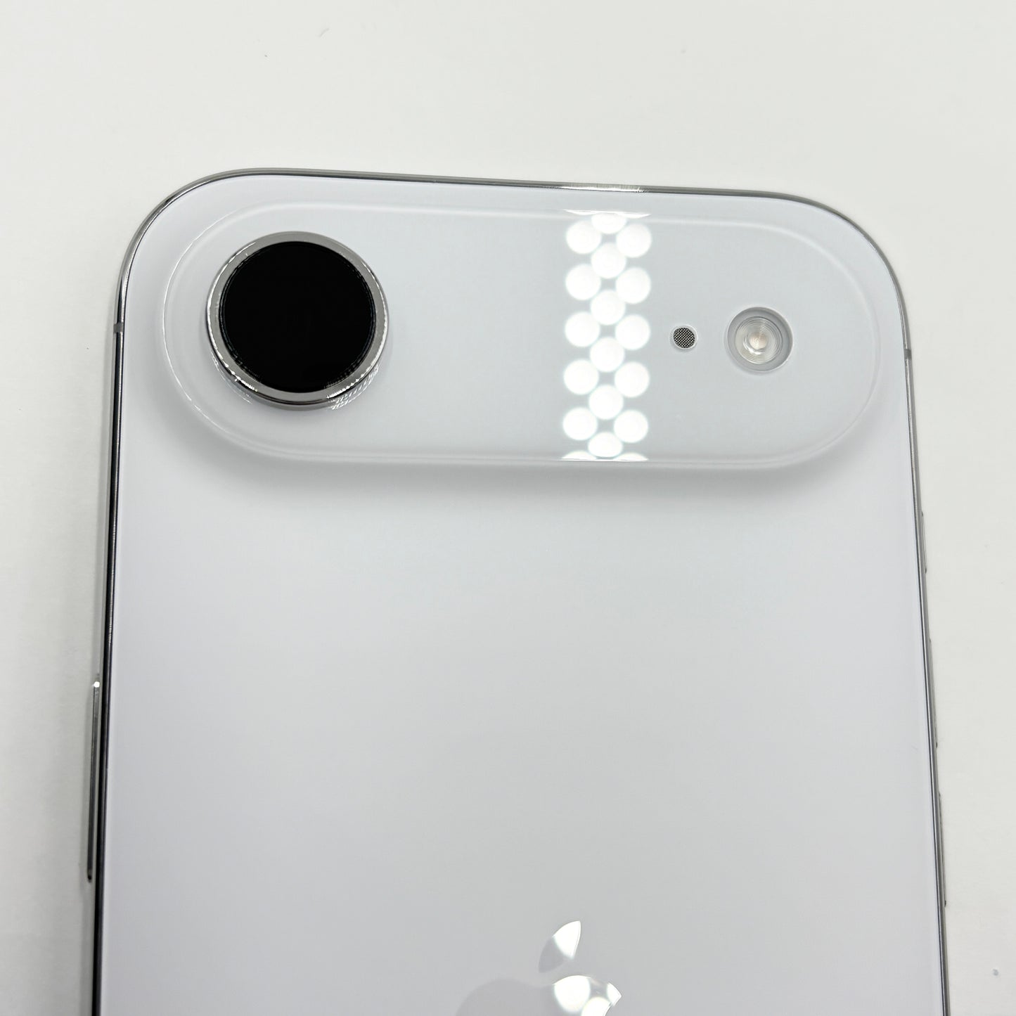 美品 新品同様 Apple iPhone Air 1TB クラウドホワイト SIMフリー [MG2H4J/A] バッテリー最大容量100%【C5482-C】