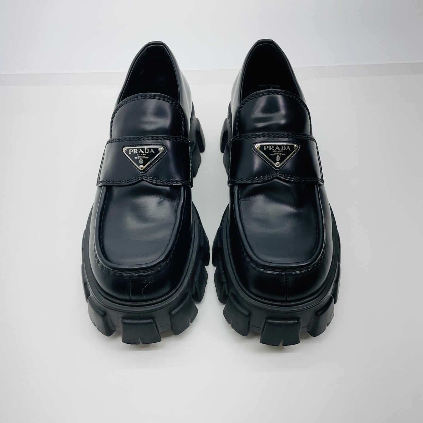 美品 PRADA プラダ ローファー モノリス ブラッシュドレザー サイズ：7.5（26.5cm相当）【C4597-100】