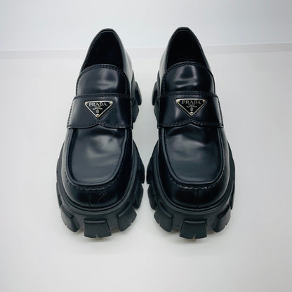 美品 PRADA プラダ ローファー モノリス ブラッシュドレザー サイズ：7.5（26.5cm相当）【C4597-100】