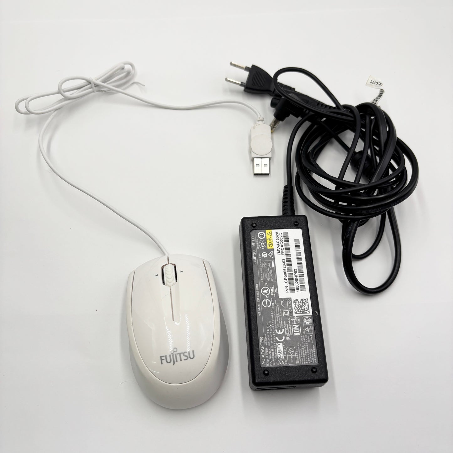 LIFEBOOK LH35/C2 FMVL35C2W Celeron 3865U 4GB SSD 128GB バッテリー最大容量83%【C5597-80】