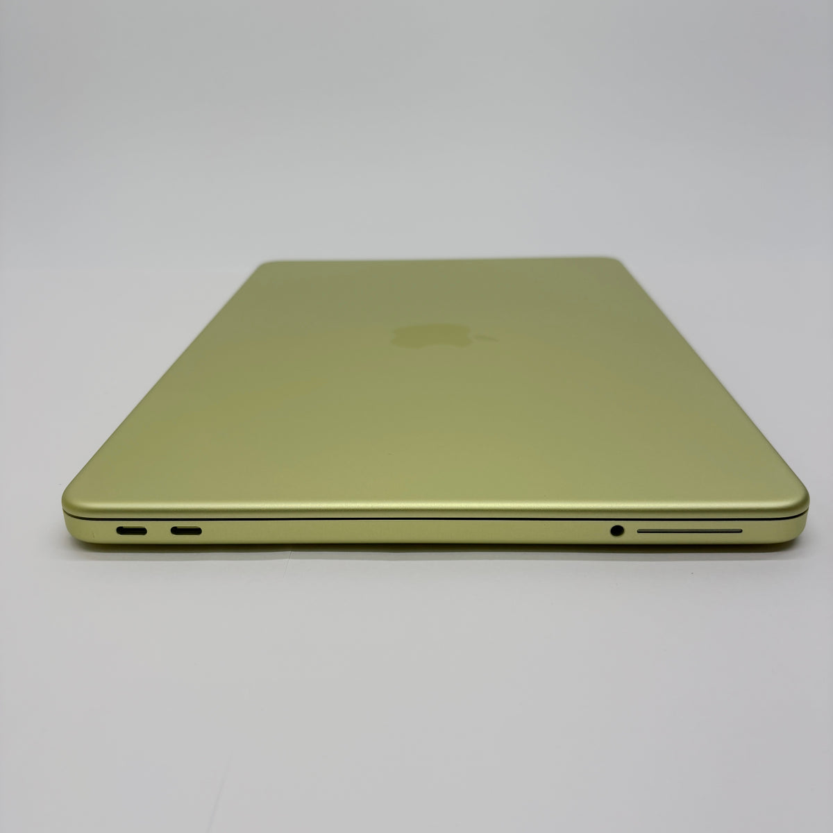 美品 Apple MacBook NEO MHFE4J/A 13インチ 8GB 512GB シトラス バッテリー最大容量100%【C9269-80】