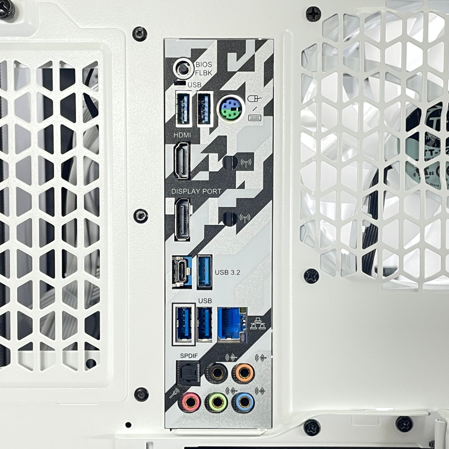 美品 ホワイト 自作ゲーミングPC i5-12600 16GB SSD 1TB RTX3060Ti  Windows11 Home 750W電源【C7411-160】
