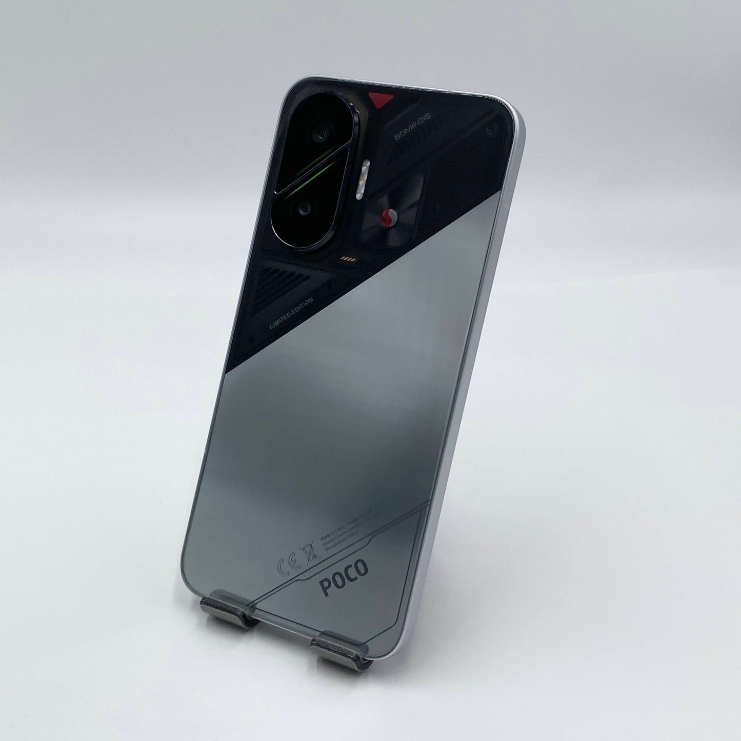 美品 Xiaomi POCO F7 シルバー 12GB RAM 256GB ROM 国内版 【C4733-60】