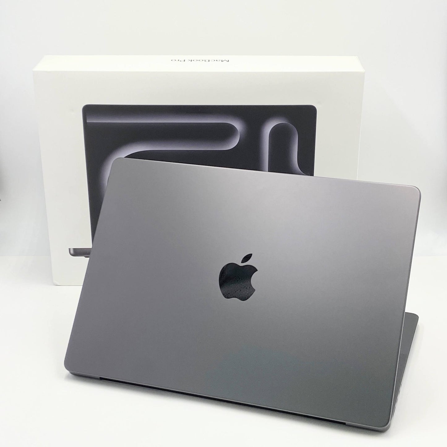美品 MacBook Pro 14インチ 2024 M4 10コアCPU 10コアGPU 16GB 1TB 充放電回数4回 バッテリー最大容量100% 付属品完備 【C5520-80】