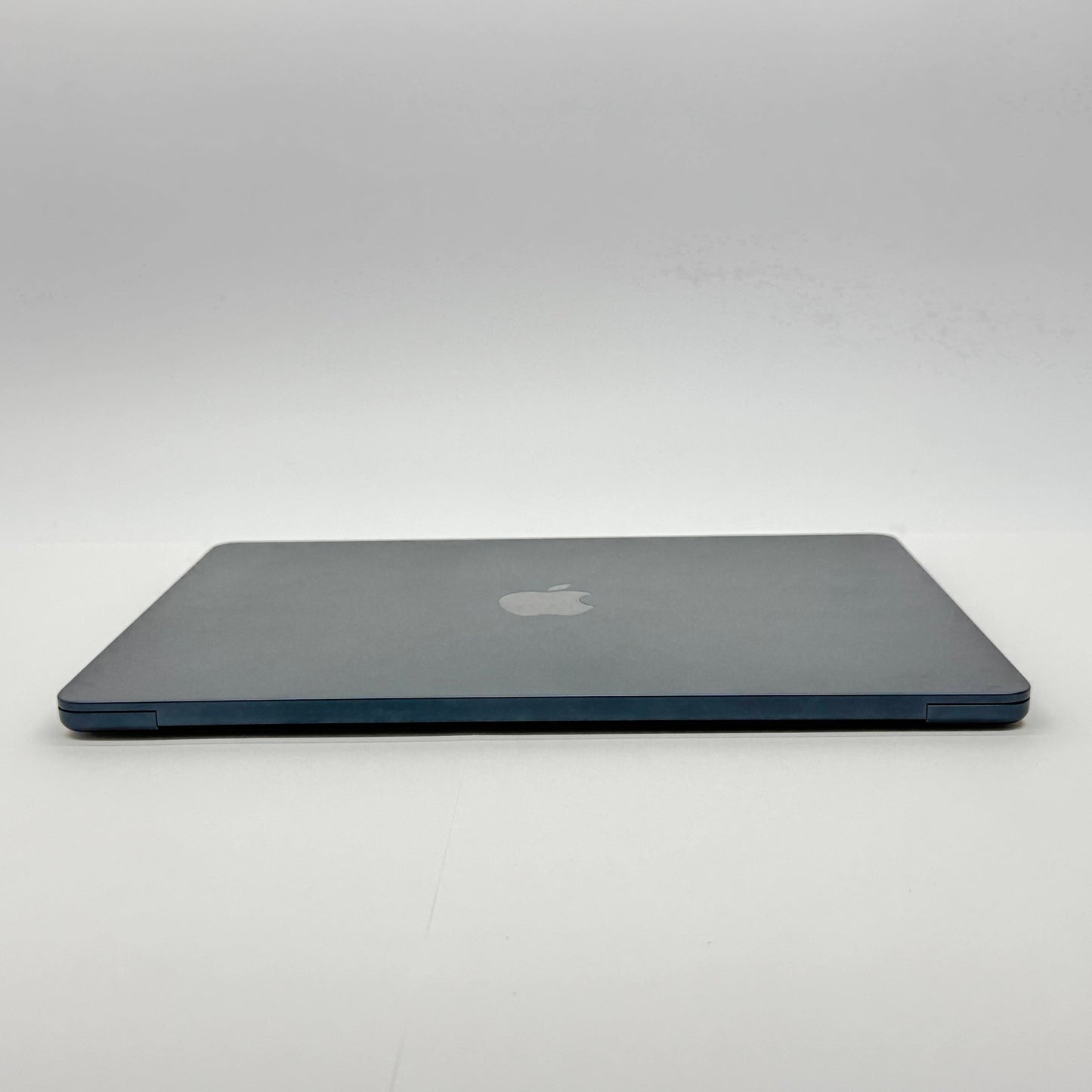 Apple MacBook Air 13インチ (Early 2024) Apple M3 8コア 8GB SSD 256GB ミッドナイト MRXV3J/A バッテリー最大容量93%【C7599-80】