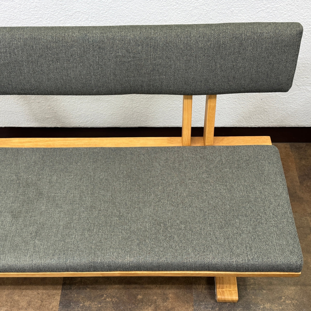 松田家具 白王 幅1300mm 背付ベンチ ダイニングベンチ ファブリック【C9420】