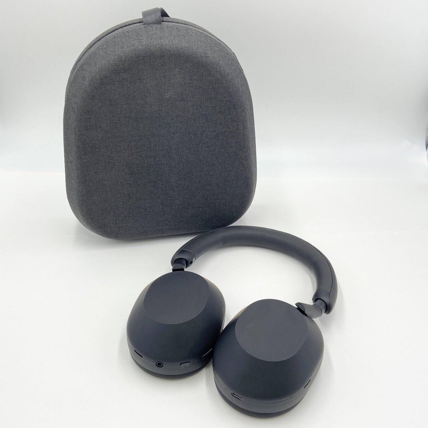 美品 SONY WH-1000XM5 ノイズキャンセリングヘッドホン ブラック YY2954【C5355-60】