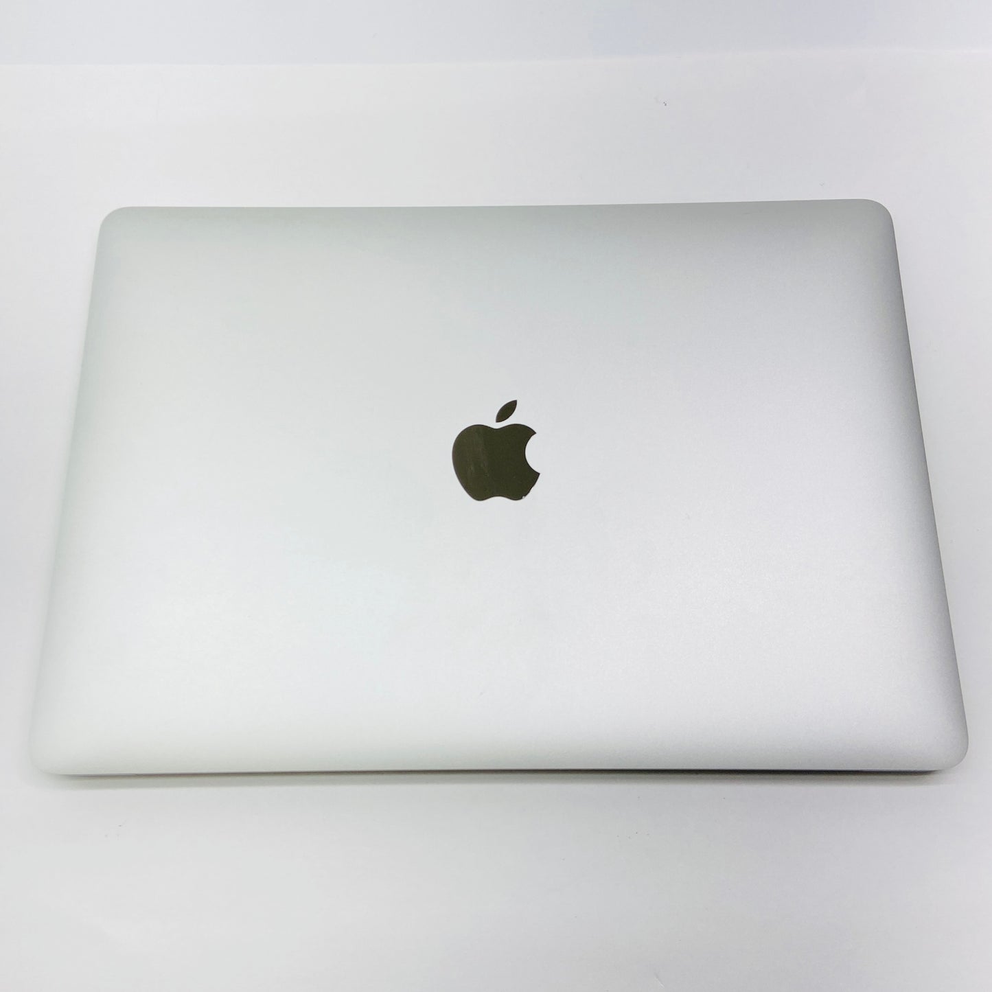 Apple MacBookAir 2020 13インチ i3 8GB 256GB 充放電回数27回【C4076-80】