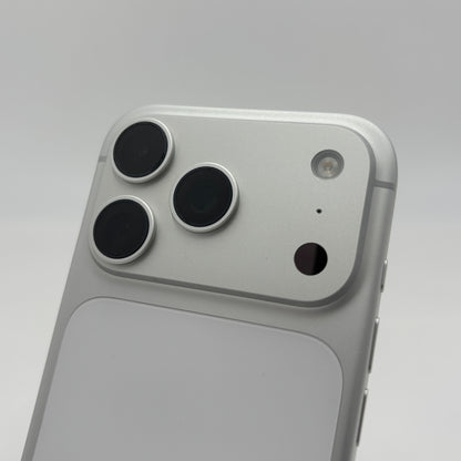 美品 Apple iPhone 17 Pro 256GB SIMフリー MG854J/A シルバー バッテリー最大容量100% 【C9292-C】