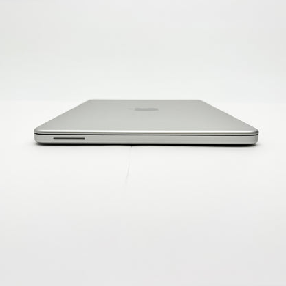 美品 新品同様 Apple MacBook Neo 13インチ Apple A18 Proチップ 6コア 8GB SSD 256GB シルバー MHFA4J/A バッテリー最大容量100%【C8700-80】