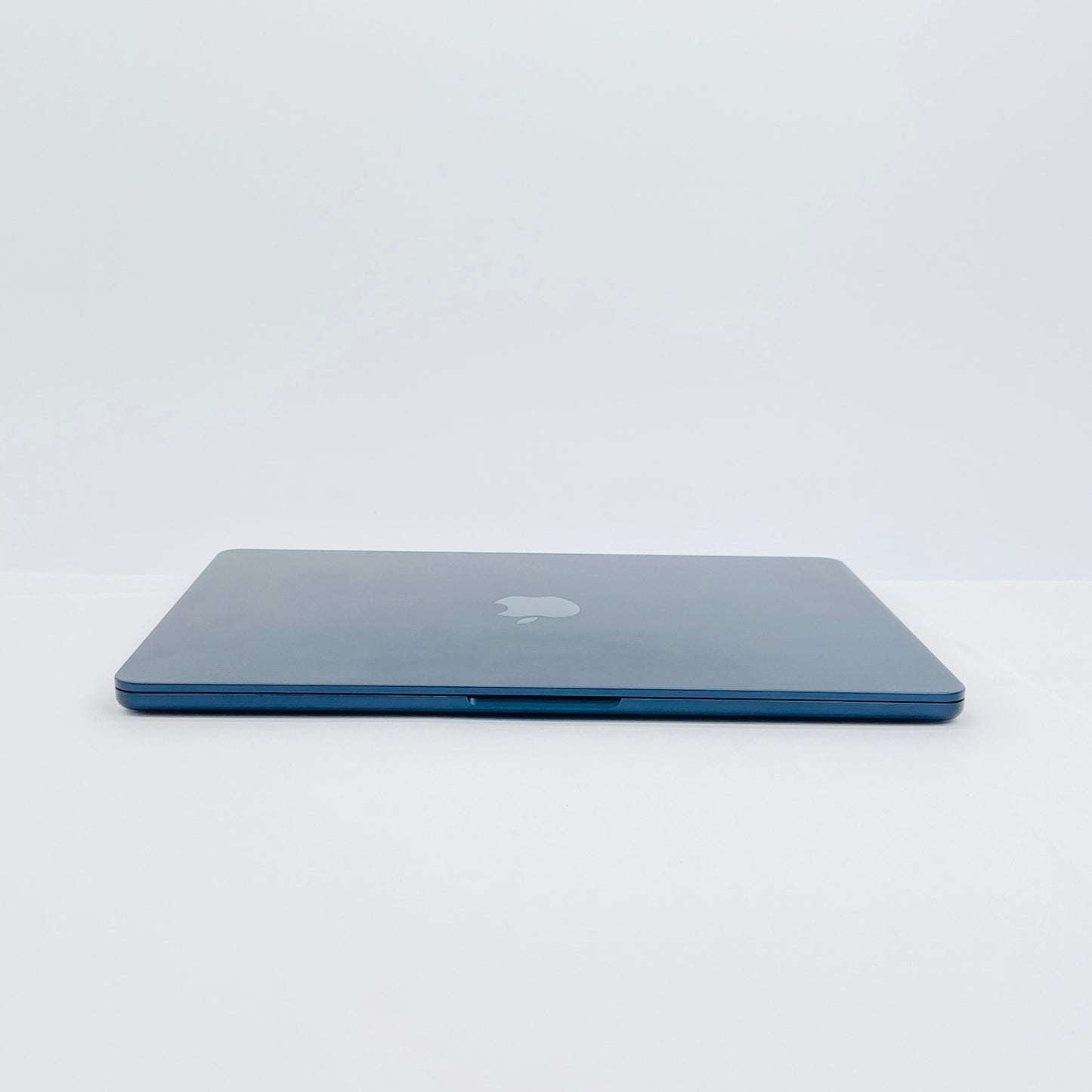 美品 MacBook Air 13インチ M5 10コアCPU 10コアGPU 16GB 512GB ミッドナイト バッテリー最大容量100%【C7795-80】