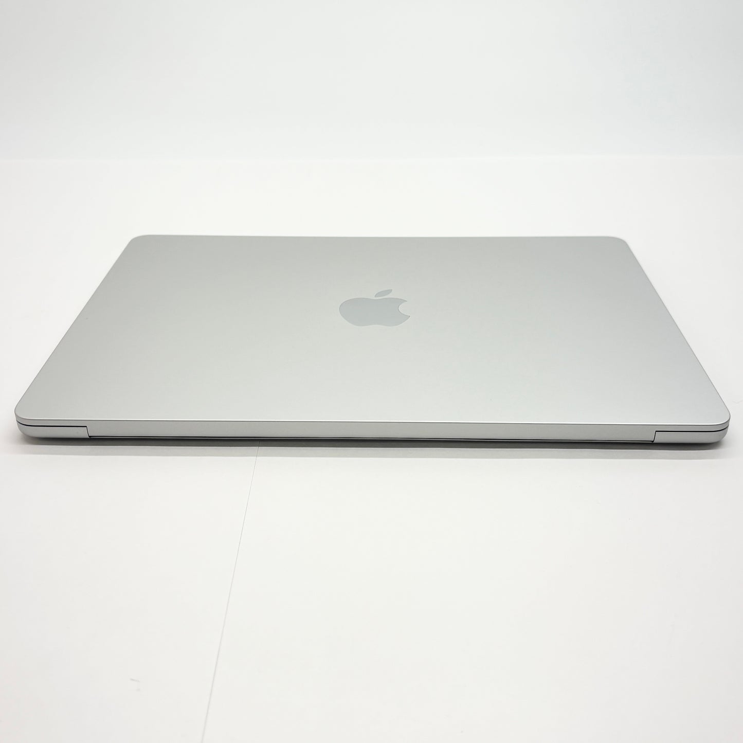 美品 MacBook Air 13インチ (Early 2025) Apple M4 10コア/16GB/SSD 512GB シルバー MW0X3J/A バッテリー最大容量100%【C6279-80】