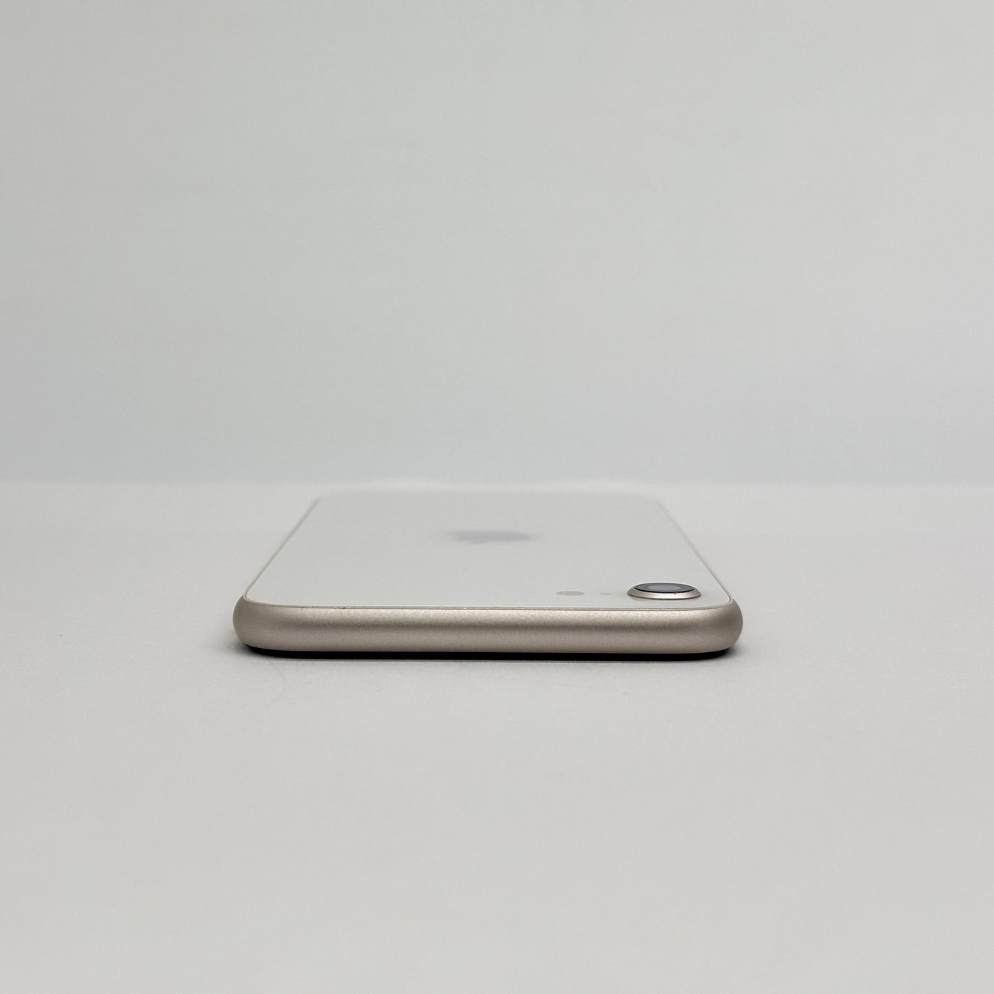 Apple iPhone SE 第3世代 MMYD3J/A A2782 64GB スターライト SIMフリー【C8550-C】