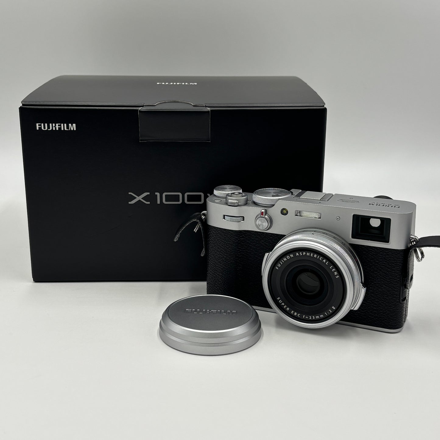 美品 新品同様 FUJIFILM デジタルカメラ X100V シルバー X100V-S【C5212-80】