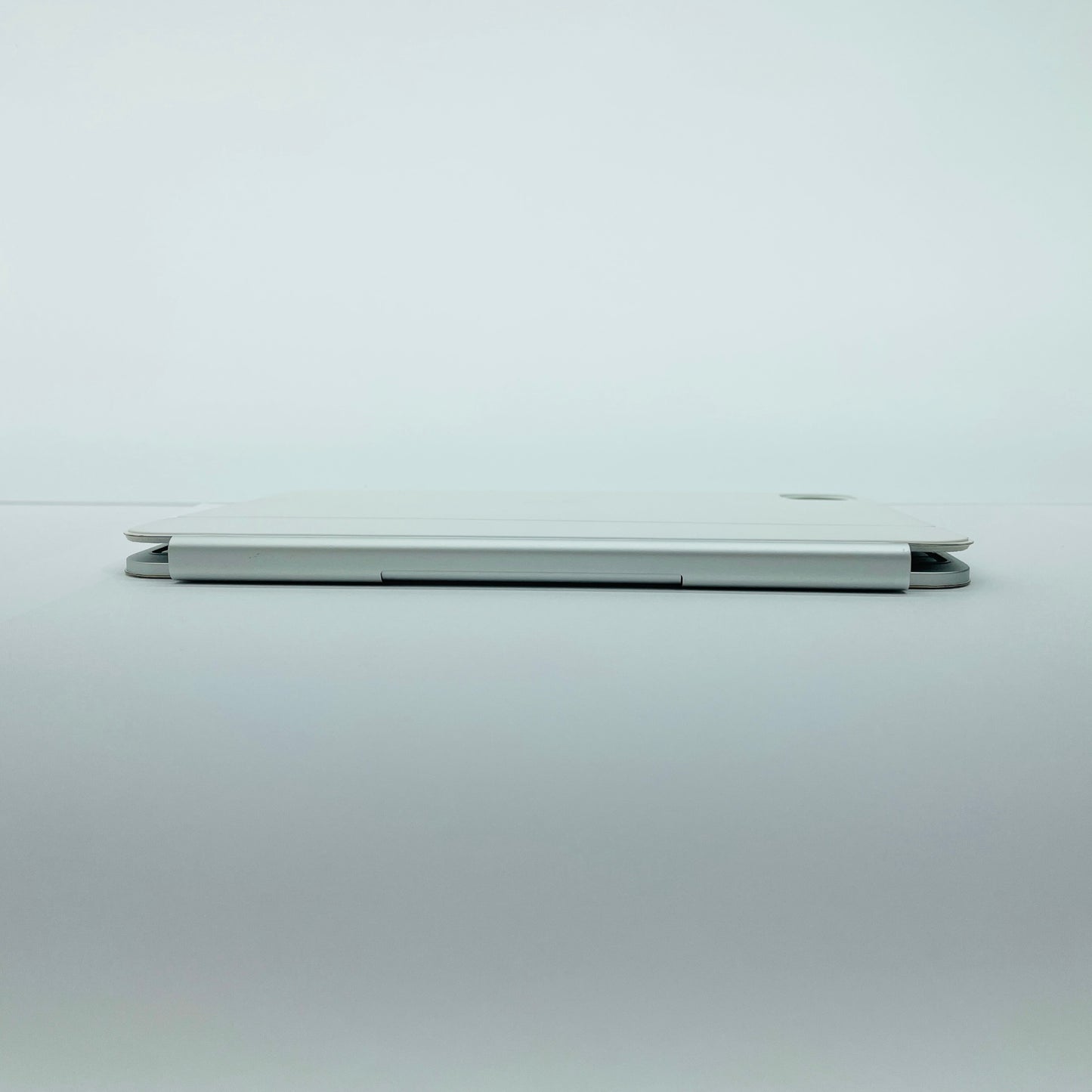 Apple 11インチiPad Pro（M4）用Magic Keyboard 日本語 MWR03J/A（ホワイト）【C4654-60】