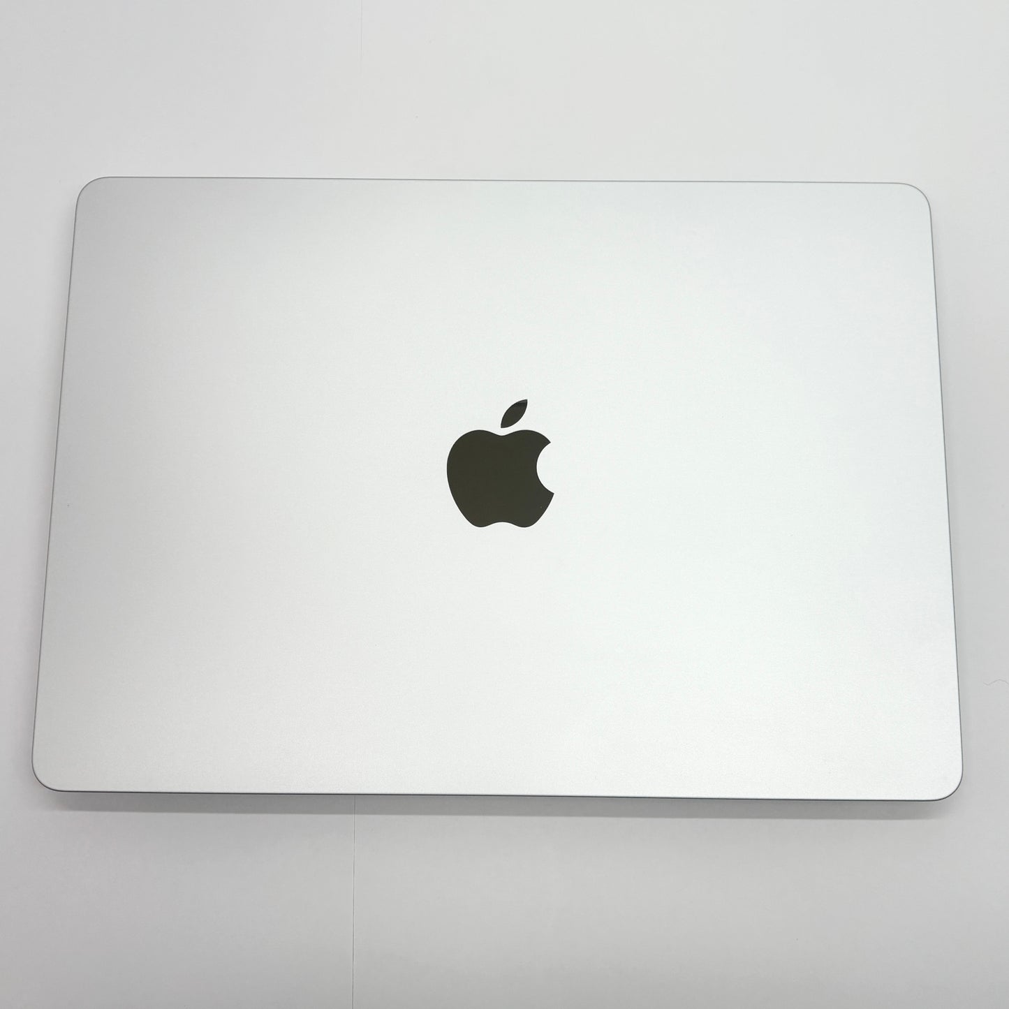 美品 MacBook Air 13インチ (Early 2025) Apple M4 10コア/16GB/SSD 512GB シルバー MW0X3J/A バッテリー最大容量100%【C6279-80】