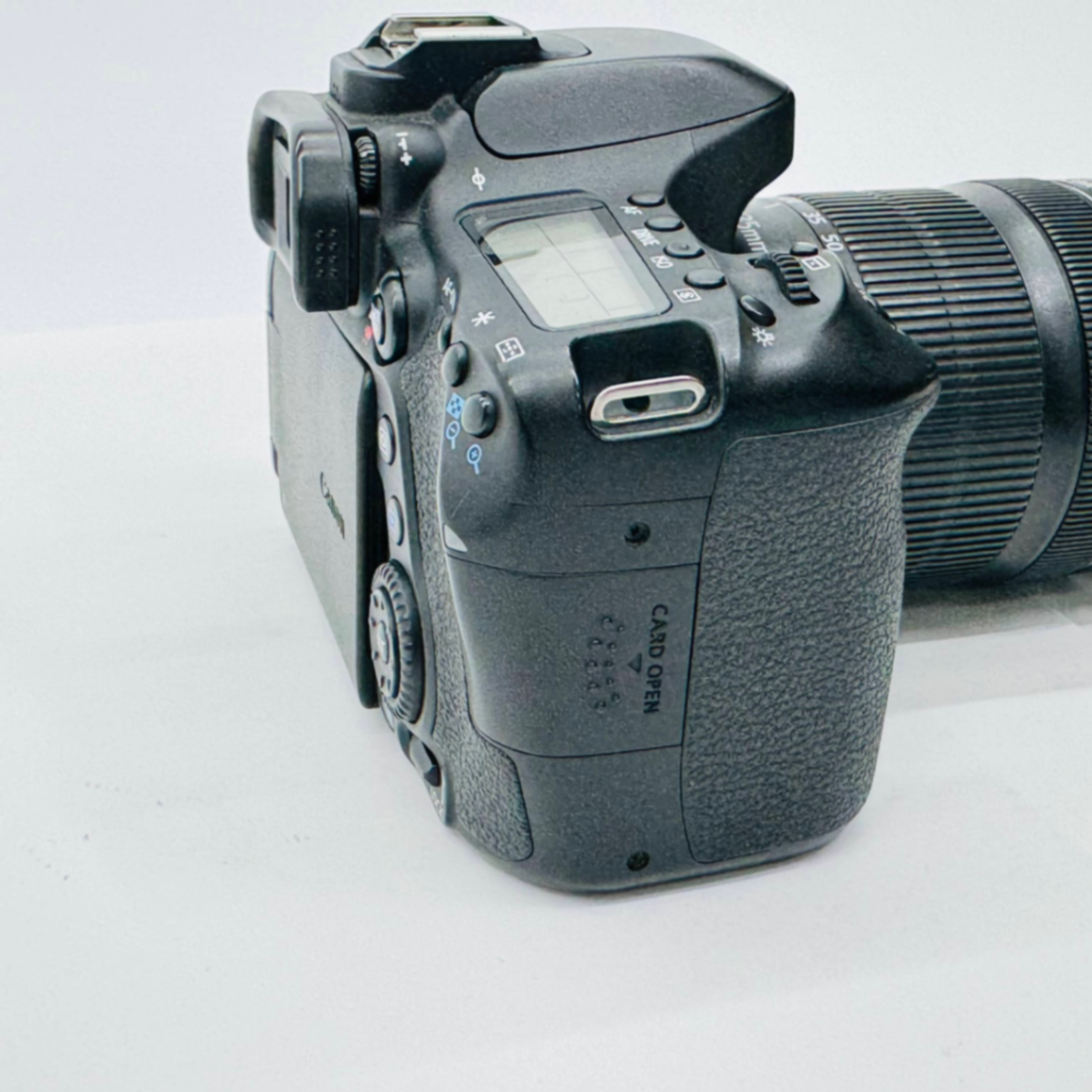 Canon EOS 80D EF-S 18-135mm 1:3.5-5.6 IS USM 【C4590-80】