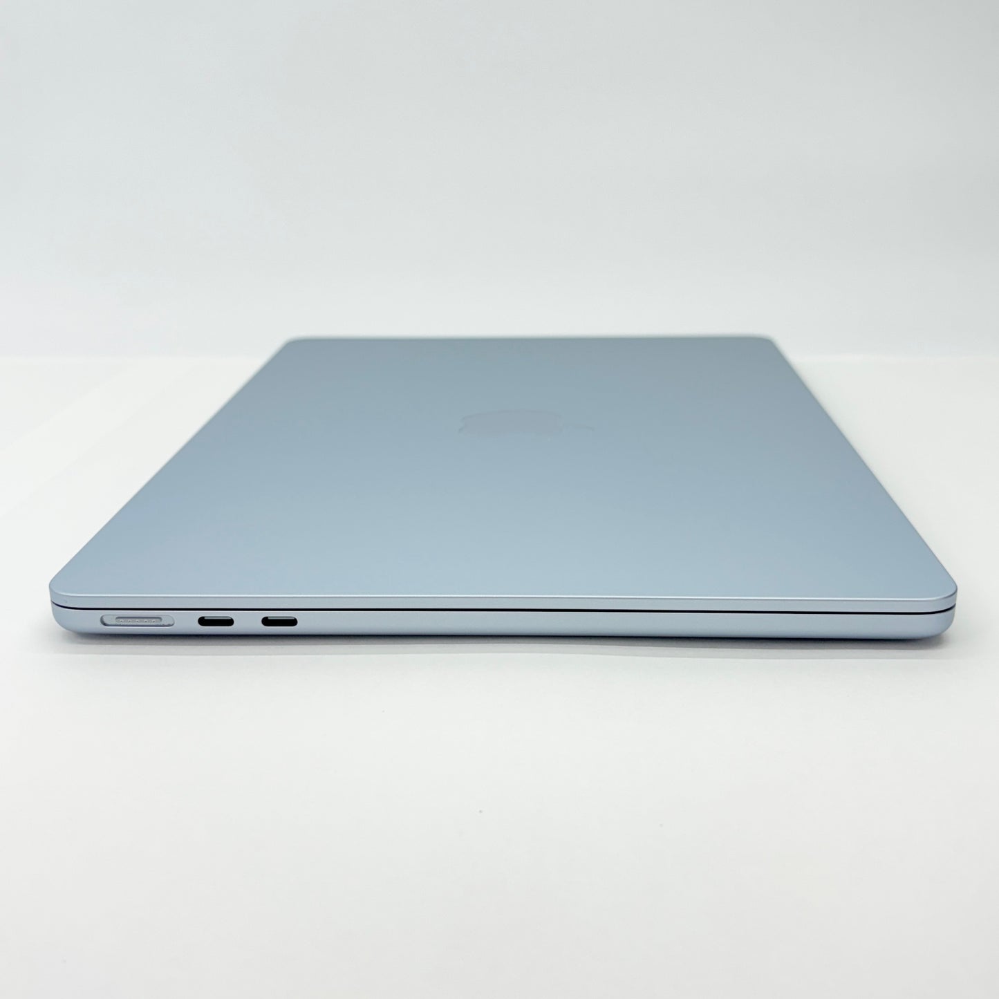新品同様 美品 MacBook Air 13インチ M4 2025 10コアCPU 8コアGPU 16GB 256GB USキー 充放電回数10回 バッテリー最大容量100%【C5499-80】