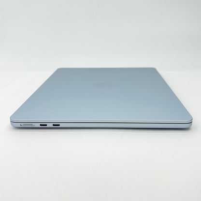新品同様 美品 MacBook Air 13インチ M4 2025 10コアCPU 8コアGPU 16GB 256GB USキー 充放電回数10回 バッテリー最大容量100%【C5499-80】