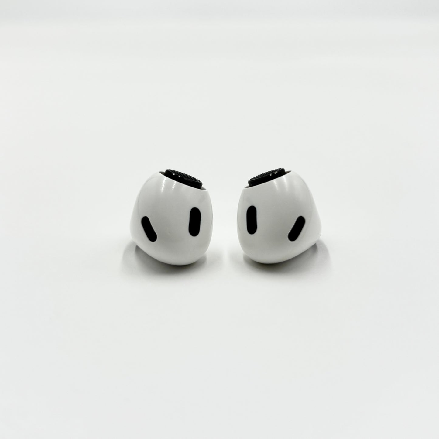 AirPods Pro 2 第2世代 タイプC ワイヤレスイヤホン イヤーチップ付属【C8699-C】