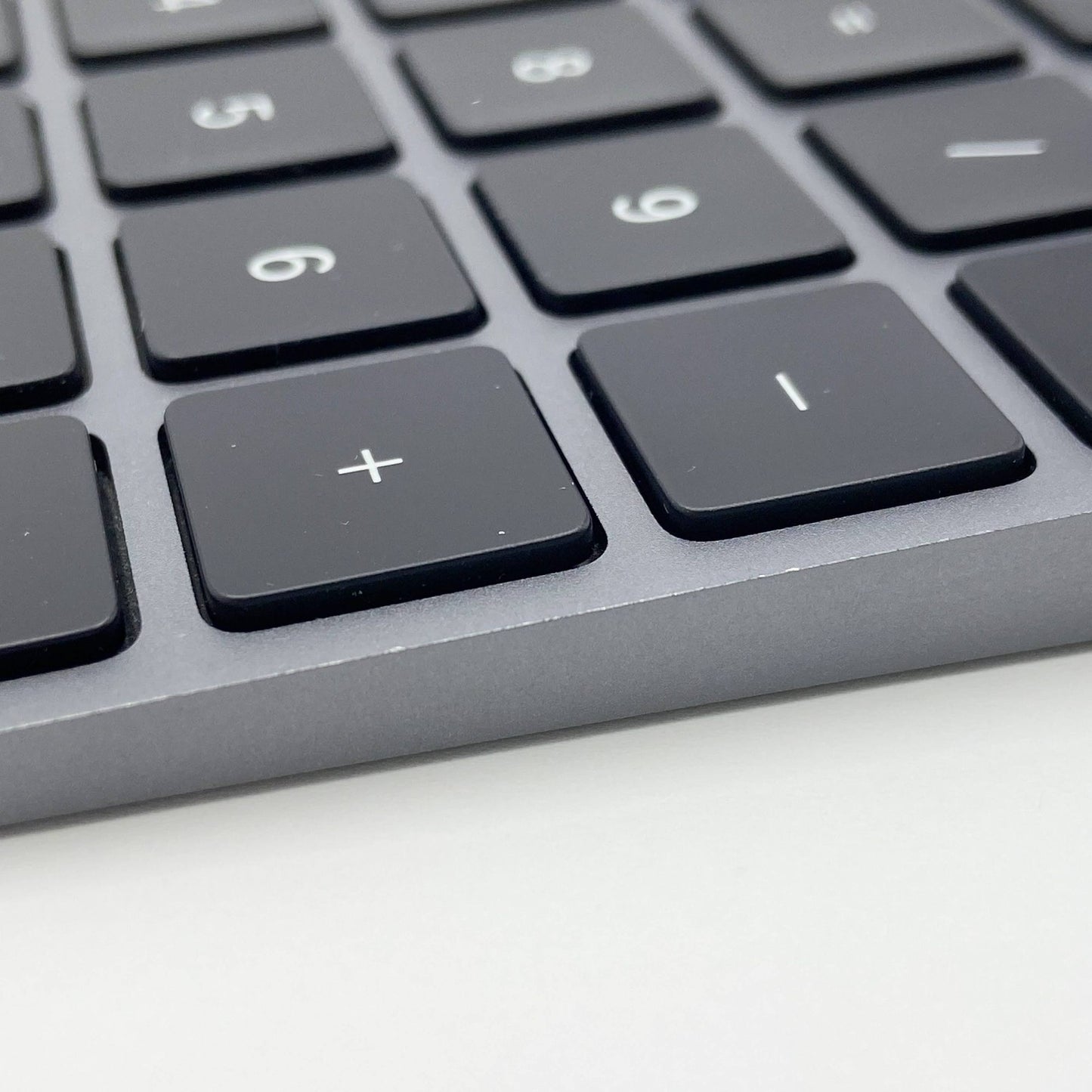 美品 Apple Magic Keyboard テンキー付き (JIS) A1843 スペースグレー【C6095-80】