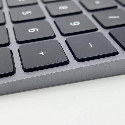 美品 Apple Magic Keyboard テンキー付き (JIS) A1843 スペースグレー【C6095-80】